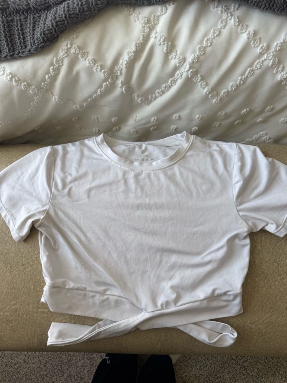 NVGTN White Tie-Waist Crewneck Crop Top